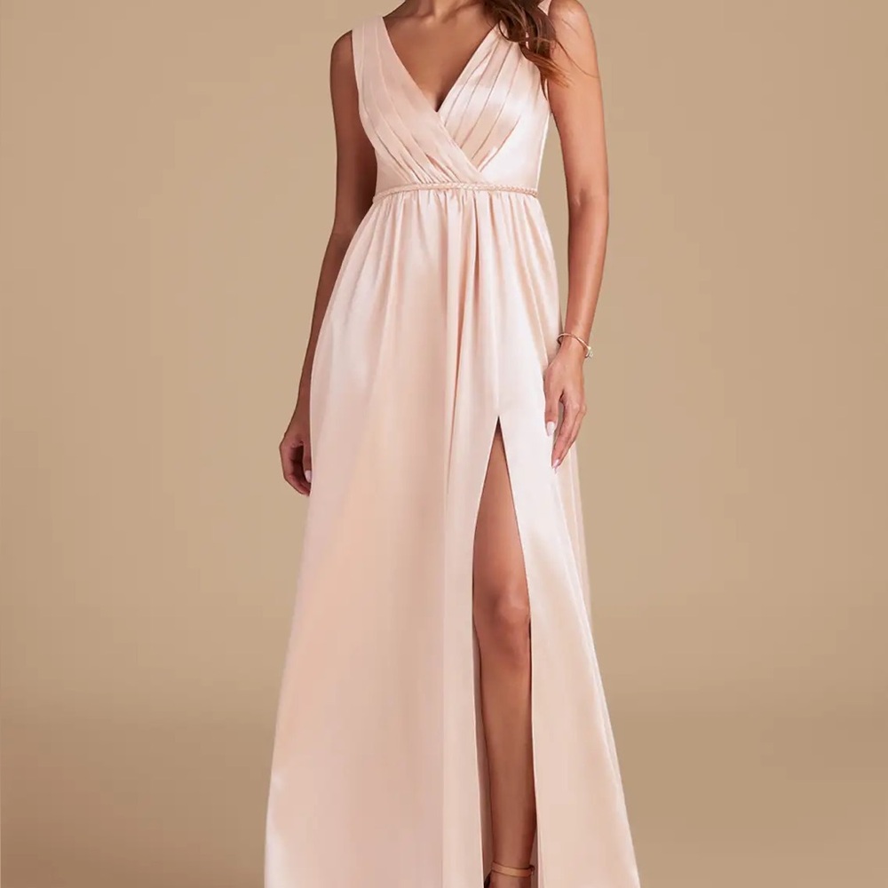 Azazie Tanicia NWT
Rose Gold A-Line Pleated Metallic Satin Dress